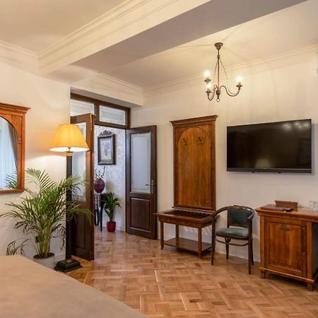 Clucerului Arc De Triomphe Hotel Bukarest Eksteriør billede